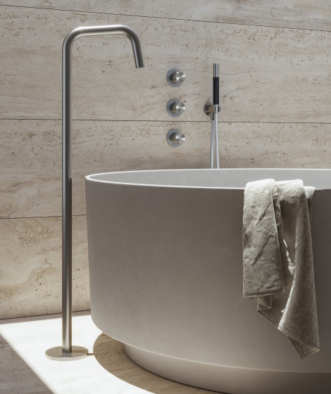 Freestanding bath mixers